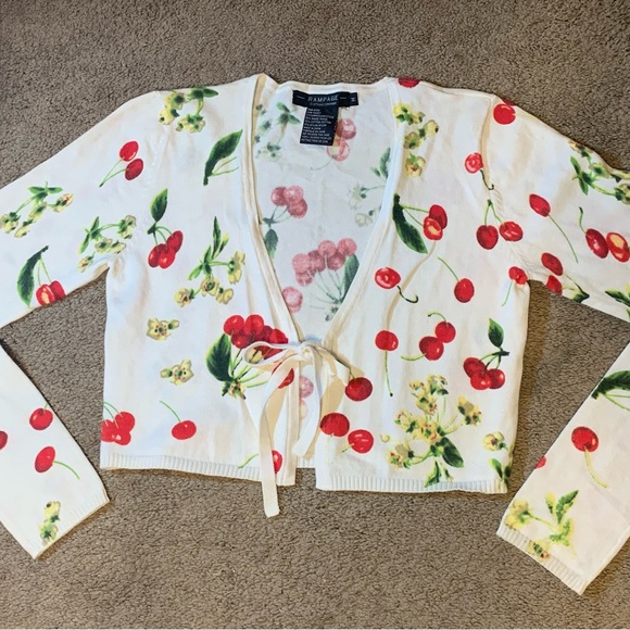 Long sleeve, falling cherries sweater, with front tie. Size M, from RAMPAGE - Picture 4 of 10